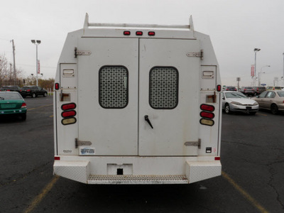 ford e 350 2005 white van super duty gasoline 8 cylinders 2 wheel drive automatic 19153