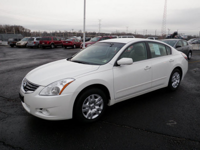 nissan altima 2012 white sedan 2 5 s gasoline 4 cylinders front wheel drive automatic 19153