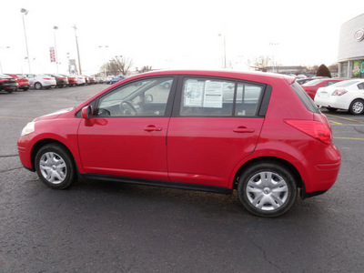 nissan versa 2010 red hatchback gasoline 4 cylinders front wheel drive automatic 19153