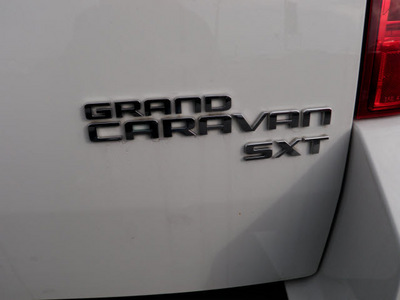 dodge grand caravan 2010 white van sxt gasoline 6 cylinders front wheel drive automatic 19153