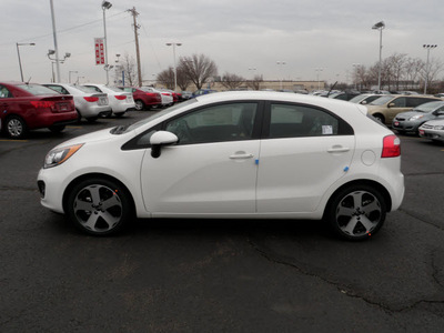 kia rio5 2012 clear white hatchback sx gasoline 4 cylinders front wheel drive automatic 19153