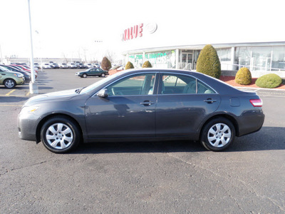 toyota camry 2011 gray sedan gasoline 4 cylinders front wheel drive automatic 19153