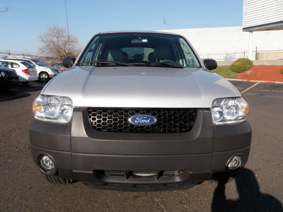 ford escape 2006 silver suv xlt gasoline 6 cylinders front wheel drive automatic 19153