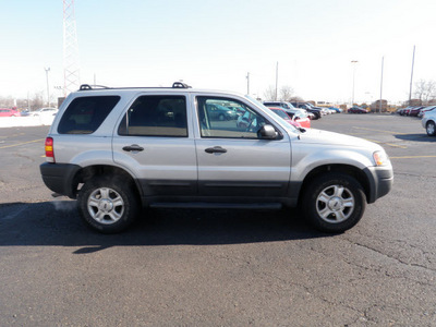 ford escape 2004 silver suv xlt gasoline 6 cylinders front wheel drive automatic 19153