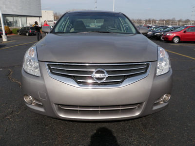 nissan altima 2012 gold sedan 2 5 s gasoline 4 cylinders front wheel drive automatic 19153