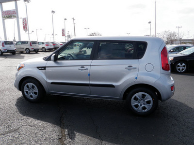 kia soul 2012 bright silver hatchback gasoline 4 cylinders front wheel drive automatic 19153