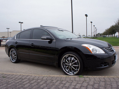 nissan altima 2010 black sedan 2 5 s gasoline 4 cylinders front wheel drive automatic 76018