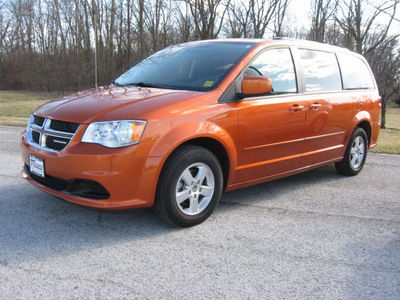 dodge grand caravan 2011 orange van mainstreet flex fuel 6 cylinders front wheel drive automatic 45840