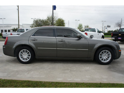 chrysler 300 2008 gray sedan touring gasoline 6 cylinders rear wheel drive 4 speed automatic 77090