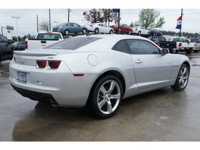 chevrolet camaro 2010 silver coupe lt gasoline 6 cylinders rear wheel drive automatic 77090