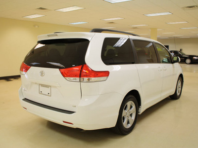 toyota sienna 2011 white van le 8 passenger gasoline 6 cylinders front wheel drive automatic 27707