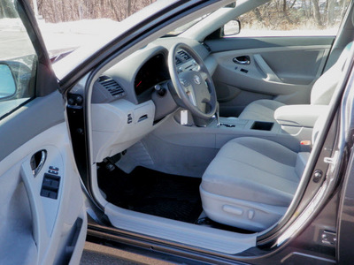 toyota camry 2009 gray sedan le gasoline 4 cylinders front wheel drive automatic 56001