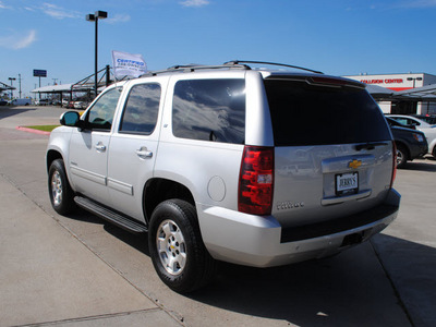 chevrolet tahoe 2011 silver suv lt flex fuel 8 cylinders 4 wheel drive automatic 76087