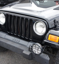 jeep wrangler 2006 black suv sport gasoline 6 cylinders 4 wheel drive 6 speed manual 33021