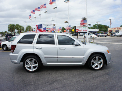 jeep grand cherokee 2007 silver suv srt 8 gasoline 8 cylinders 4 wheel drive automatic 33021