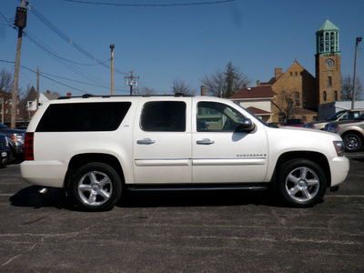 chevrolet suburban 1500 2008 gold suv ltz flex fuel 8 cylinders 4 wheel drive automatic 61832