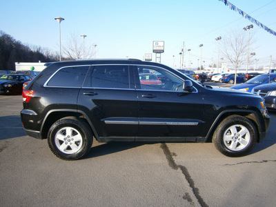 jeep grand cherokee 2011 black suv laredo gasoline 6 cylinders 4 wheel drive automatic 13502