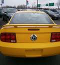 ford mustang 2006 yellow coupe gasoline 6 cylinders rear wheel drive automatic 13502