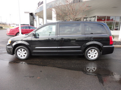 chrysler town and country 2011 black van touring l flex fuel 6 cylinders front wheel drive automatic 45036