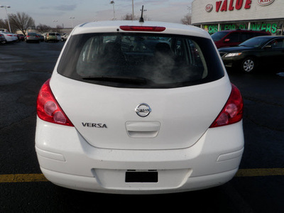 nissan versa 2010 white hatchback gasoline 4 cylinders front wheel drive automatic 19153