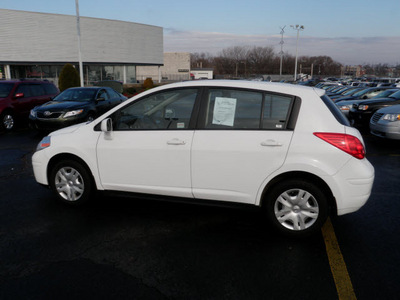 nissan versa 2010 white hatchback gasoline 4 cylinders front wheel drive automatic 19153