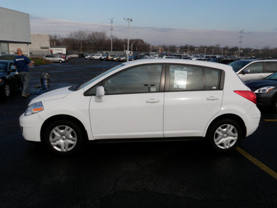 nissan versa 2010 white hatchback gasoline 4 cylinders front wheel drive automatic 19153