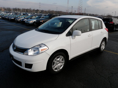 nissan versa 2010 white hatchback gasoline 4 cylinders front wheel drive automatic 19153