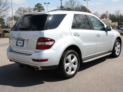 mercedes benz m class 2009 silver suv ml320 bluetec diesel 6 cylinders 4 wheel drive automatic 27616
