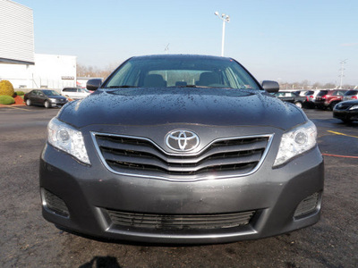 toyota camry 2010 gray sedan gasoline 4 cylinders front wheel drive automatic 19153