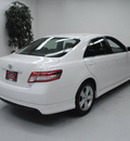 toyota camry 2011 white sedan se gasoline 4 cylinders front wheel drive automatic 91731