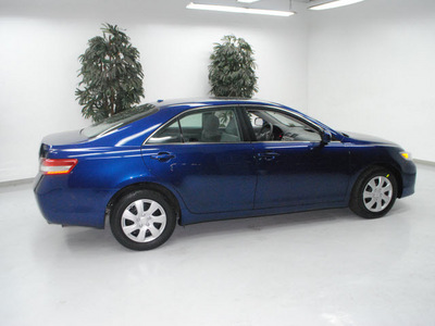 toyota camry 2011 blue sedan le gasoline 4 cylinders front wheel drive automatic 91731