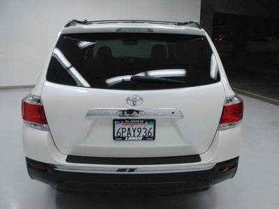 toyota highlander 2011 white suv se gasoline 6 cylinders front wheel drive automatic 91731