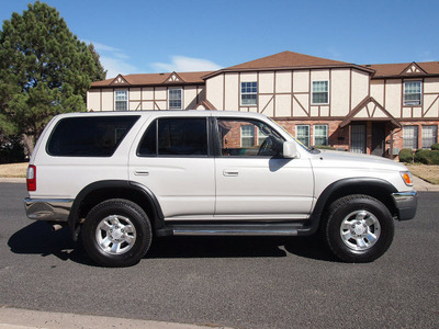 toyota 4runner 1998 bright silver suv sr5 new clutch new t belt gasoline 6 cylinders 4 wheel drive 5 speed manual 80012