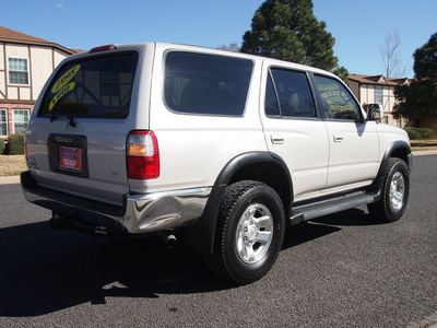 toyota 4runner 1998 bright silver suv sr5 new clutch new t belt gasoline 6 cylinders 4 wheel drive 5 speed manual 80012
