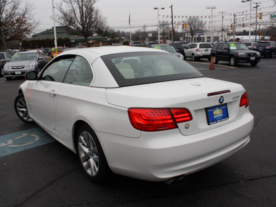 bmw 3 series 2011 white 328i gasoline 6 cylinders rear wheel drive steptronic 07701