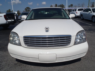 cadillac deville 2004 off white sedan gasoline 8 cylinders front wheel drive automatic 28557