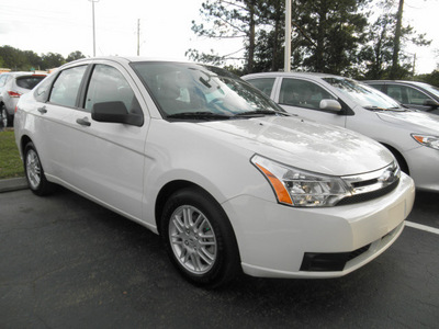 ford focus 2010 white sedan se gasoline 4 cylinders front wheel drive automatic 34474