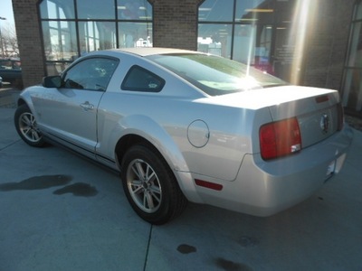 ford mustang 2005 dk  gray coupe gasoline 6 cylinders rear wheel drive not specified 43228