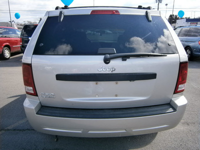 jeep grand cherokee 2007 silver suv laredo gasoline 6 cylinders 4 wheel drive automatic 13502