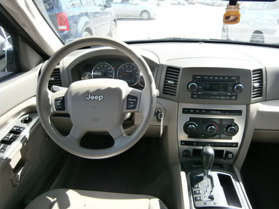 jeep grand cherokee 2007 silver suv laredo gasoline 6 cylinders 4 wheel drive automatic 13502