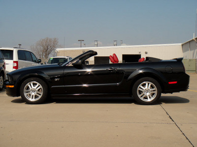 ford mustang 2006 black gt gasoline 8 cylinders rear wheel drive automatic 62034