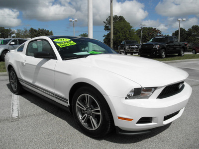 ford mustang 2012 white coupe v6 premium gasoline 6 cylinders rear wheel drive automatic 32783