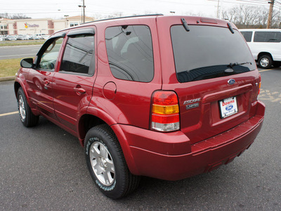 ford escape 2006 dk  red suv limited gasoline 6 cylinders front wheel drive automatic 08753