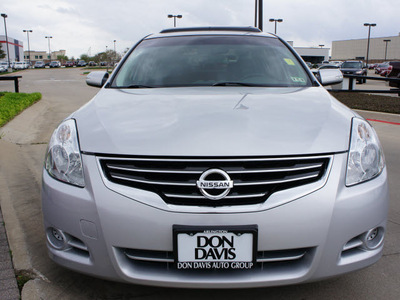 nissan altima 2010 silver sedan 2 5 sl gasoline 4 cylinders front wheel drive automatic 76018