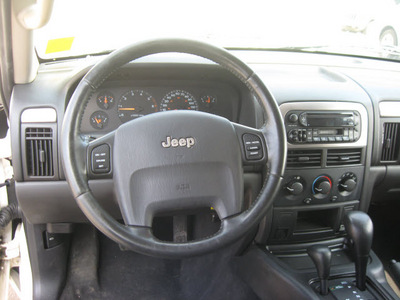 jeep grand cherokee 2004 white suv special edition gasoline 6 cylinders 4 wheel drive automatic with overdrive 45840