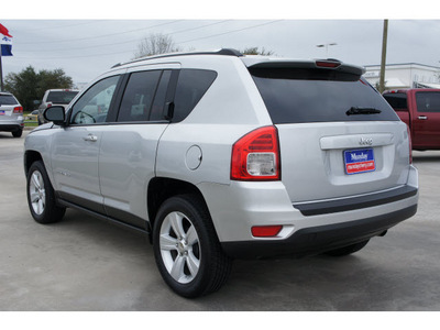 jeep compass 2011 silver suv gasoline 4 cylinders 2 wheel drive automatic 77090