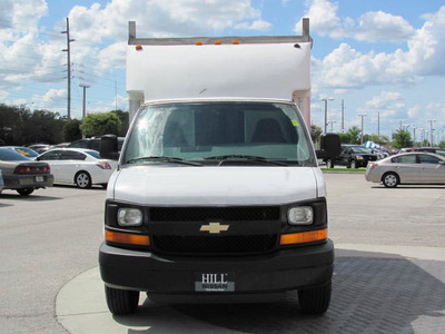 chevrolet express cutaway 2007 white v8 automatic 33884
