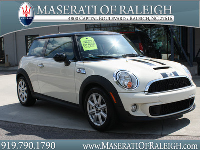 mini cooper 2011 off white hatchback s gasoline 4 cylinders front wheel drive automatic 27616