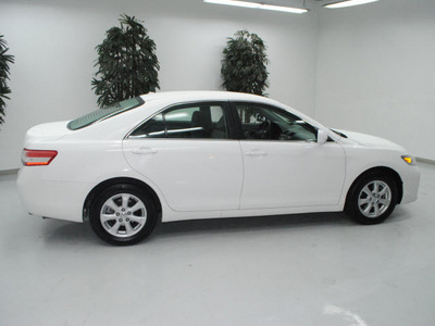 toyota camry 2011 white sedan gasoline 4 cylinders front wheel drive automatic 91731