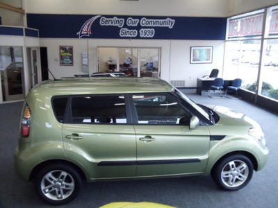 kia soul 2011 green wagon gasoline 4 cylinders front wheel drive not specified 98674